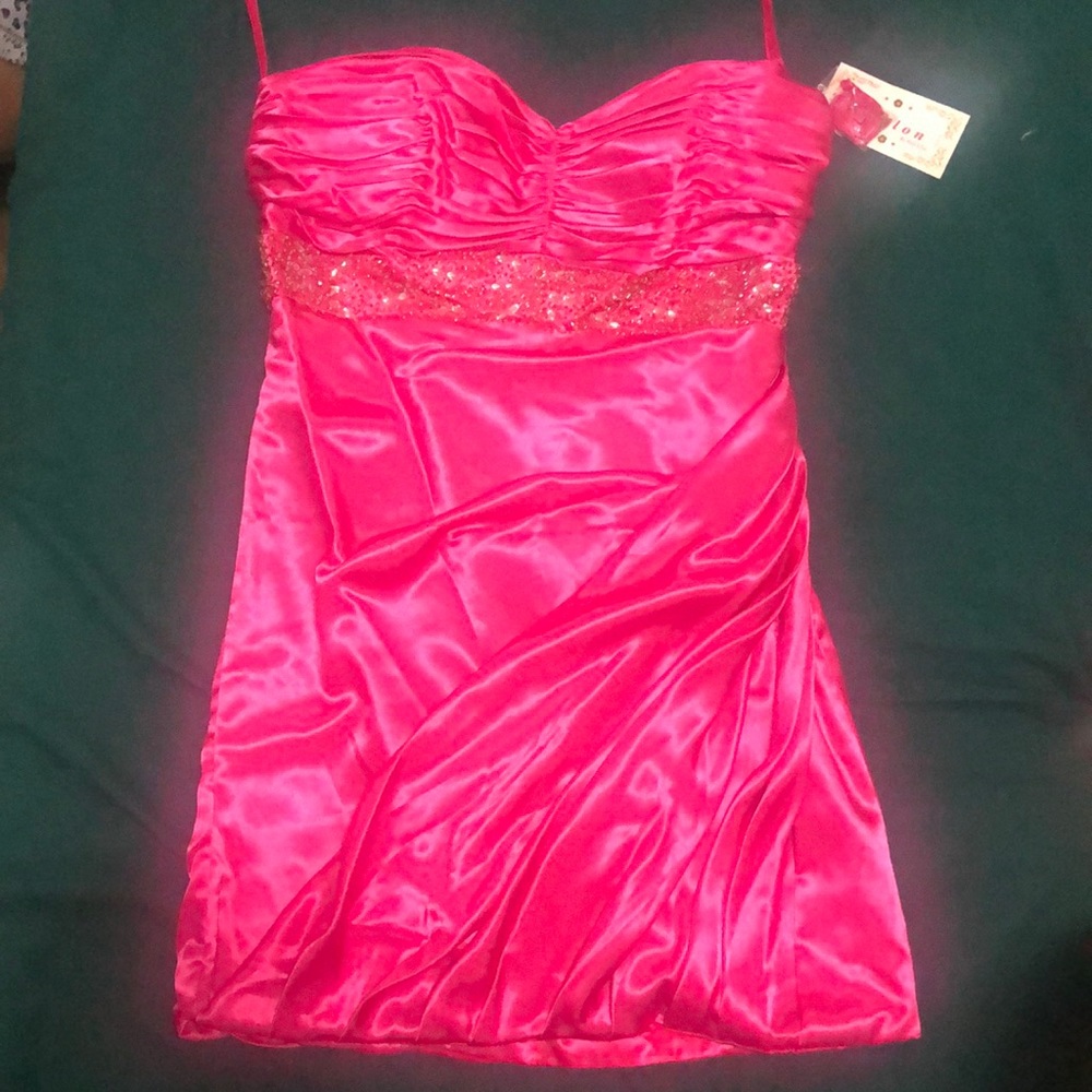 Strapless elegant mini dress.